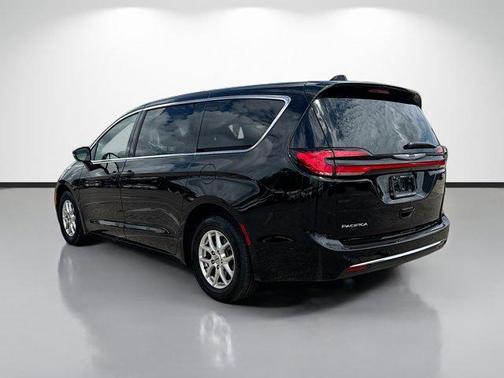 Diamond Black 2025 Chrysler Pacifica Select