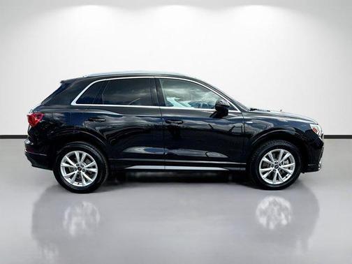 Mythos Black Metallic 2025 Audi Q3 45 S line Premium