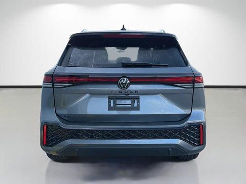 Platinum Gray Metallic 2026 Volkswagen Tiguan 2.0T SE R-Line Black