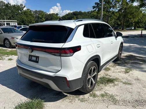 Pure White 2025 Volkswagen Tiguan 2.0T SE