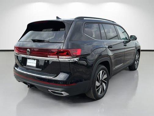 Deep Black Pearl Effect 2024 Volkswagen Atlas 2.0T SE w/Technology