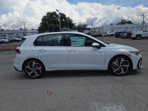 2025 Volkswagen Golf GTI 2.0T SE