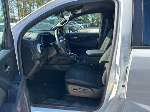 Summit White 2024 Chevrolet Colorado LT