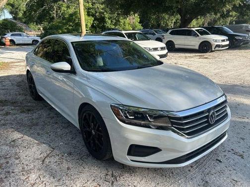 Pure White 2022 Volkswagen Passat 2.0T SE