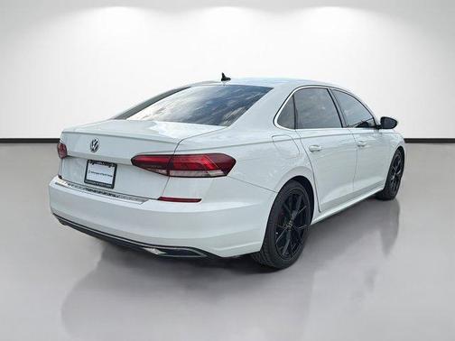 Pure White 2022 Volkswagen Passat 2.0T SE