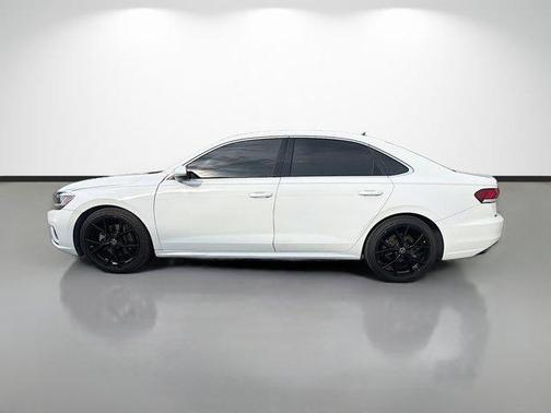 Pure White 2022 Volkswagen Passat 2.0T SE