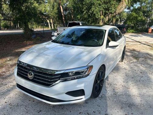 Pure White 2022 Volkswagen Passat 2.0T SE