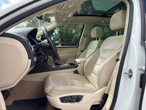 2016 Volkswagen Touareg Lux