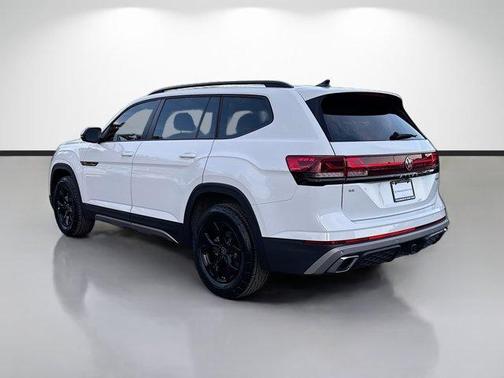 Pure White 2024 Volkswagen Atlas 2.0T Peak Edition SE w/Technology
