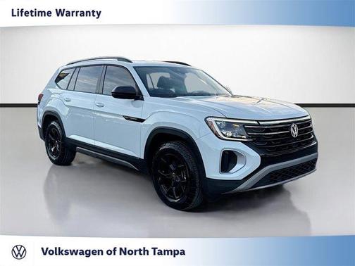 Pure White 2024 Volkswagen Atlas 2.0T Peak Edition SE w/Technology