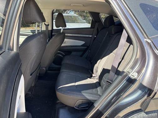 2022 Hyundai TUCSON SE