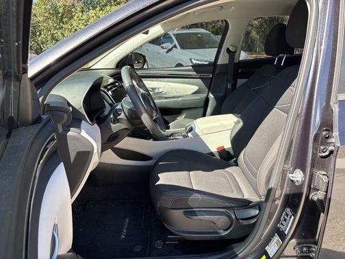 2022 Hyundai TUCSON SE