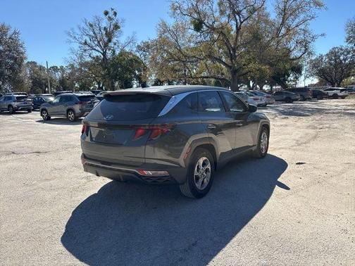 2022 Hyundai TUCSON SE