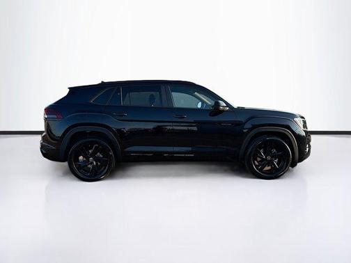2026 Volkswagen Atlas Cross Sport 2.0T SEL R-Line Black