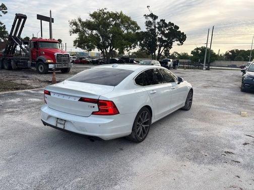 2018 Volvo S90 T5 Momentum