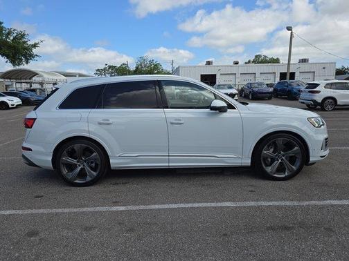 2021 Audi Q7 55 Prestige