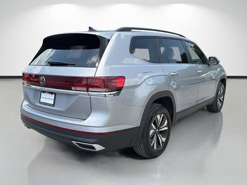 Silver Mist Metallic 2025 Volkswagen Atlas 2.0T SE