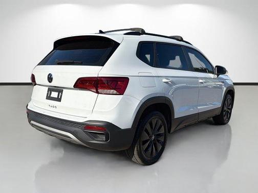 Pure White 2022 Volkswagen Taos 1.5T S