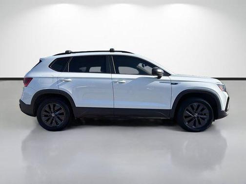 Pure White 2022 Volkswagen Taos 1.5T S