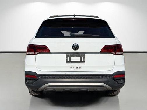 Pure White 2022 Volkswagen Taos 1.5T S