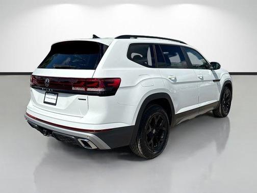 Pure White 2024 Volkswagen Atlas 2.0T Peak Edition SE w/Technology