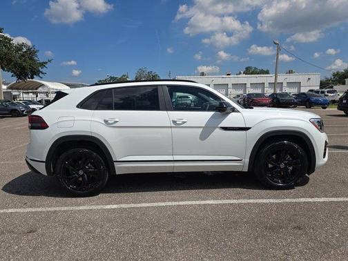 2026 Volkswagen Atlas Cross Sport 2.0T SEL R-Line Black