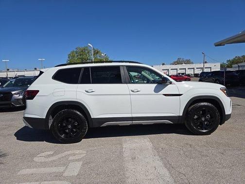 2025 Volkswagen Atlas 2.0T Peak Edition