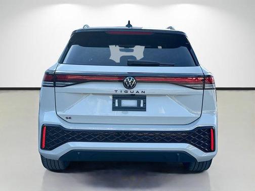 Sandstone 2026 Volkswagen Tiguan 2.0T SE R-Line Black