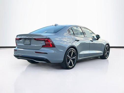 2024 Volvo S60 B5 Core Dark Theme