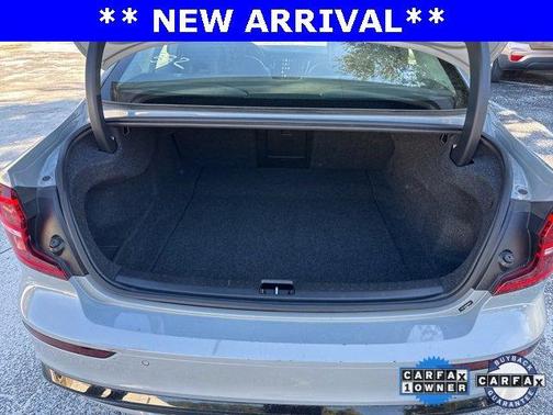 2024 Volvo S60 B5 Core Dark Theme