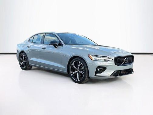 2024 Volvo S60 B5 Core Dark Theme