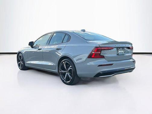 2024 Volvo S60 B5 Core Dark Theme