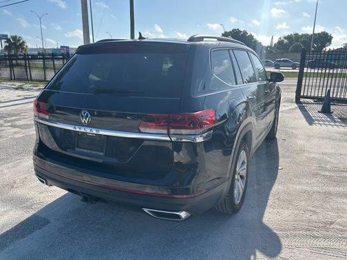 Deep Black Pearl Effect 2023 Volkswagen Atlas 3.6L SE w/Technology