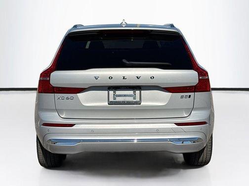 2023 Volvo XC60 B5 Ultimate Bright Theme