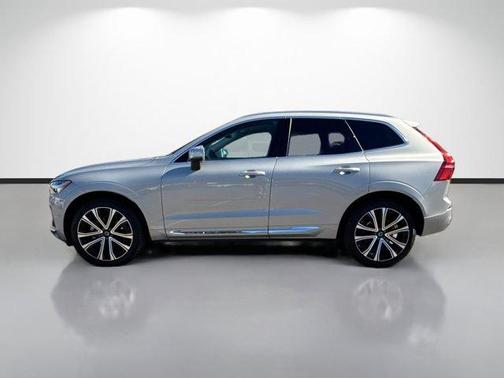 2023 Volvo XC60 B5 Ultimate Bright Theme