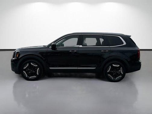 Ebony Black 2023 Kia Telluride S