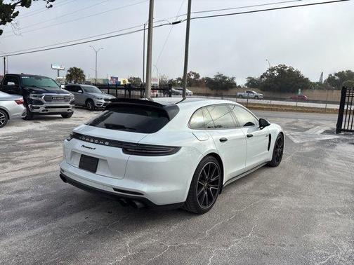 2018 Porsche Panamera 4