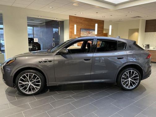 GRIGIO LAVA GRAY 2026 Maserati Grecale Modena