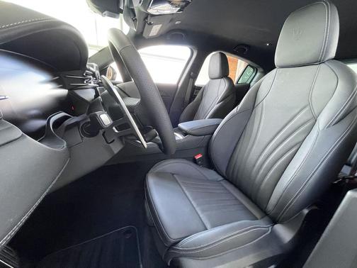 Bianco Astro Metallic 2026 Maserati Grecale Modena