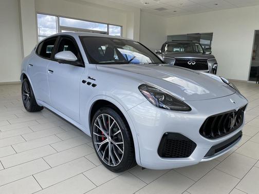 Bianco Astro Metallic 2026 Maserati Grecale Modena