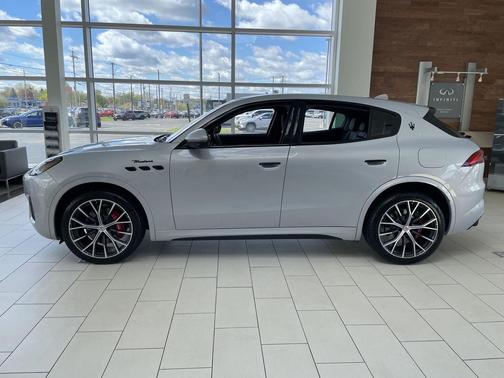 Bianco Astro Metallic 2026 Maserati Grecale Modena