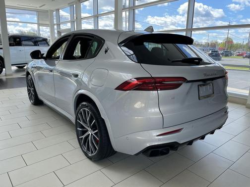 Bianco Astro Metallic 2026 Maserati Grecale Modena
