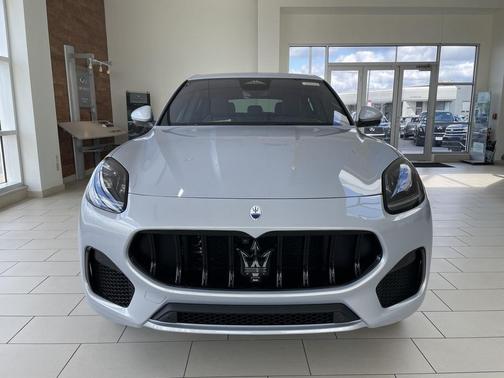 Bianco Astro Metallic 2026 Maserati Grecale Modena