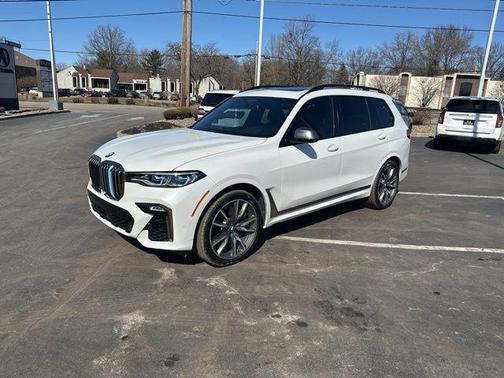2022 BMW X7 M50i