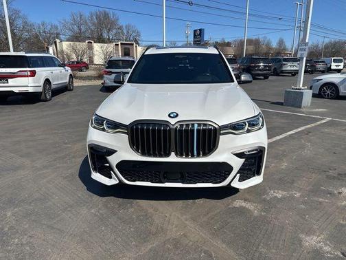 2022 BMW X7 M50i