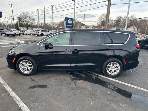 2024 Chrysler Pacifica Touring-L