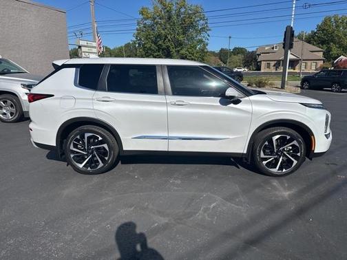 2022 Mitsubishi Outlander SE