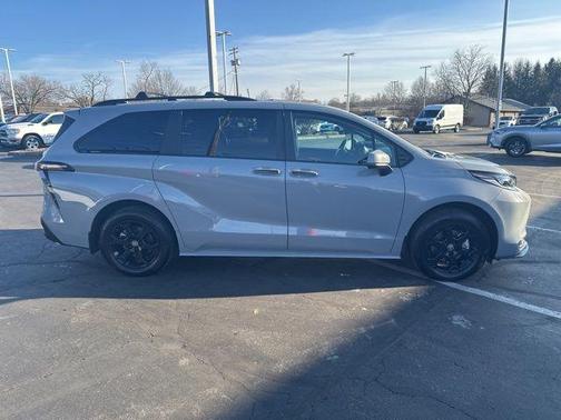 2025 Toyota Sienna Woodland Edition