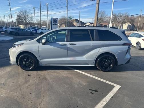 2025 Toyota Sienna Woodland Edition