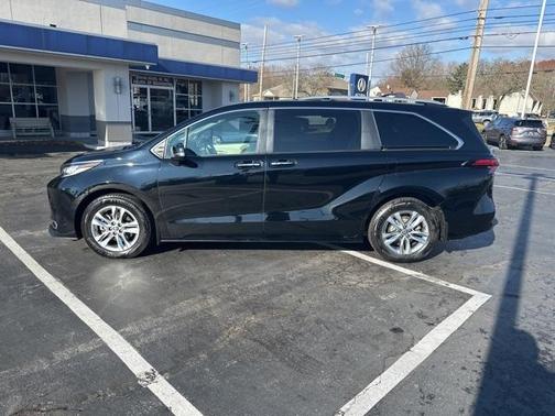 2022 Toyota Sienna Limited